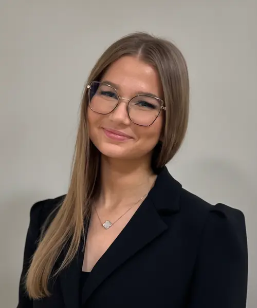 Laura Uzare